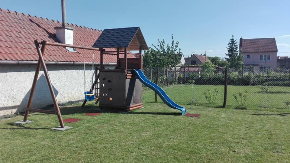 Penzion U Dvou Lip Drnholec Exterior foto